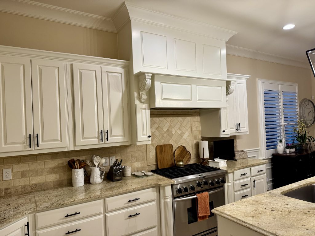 kitchen cabinets refinished in white by Glenny's Painting